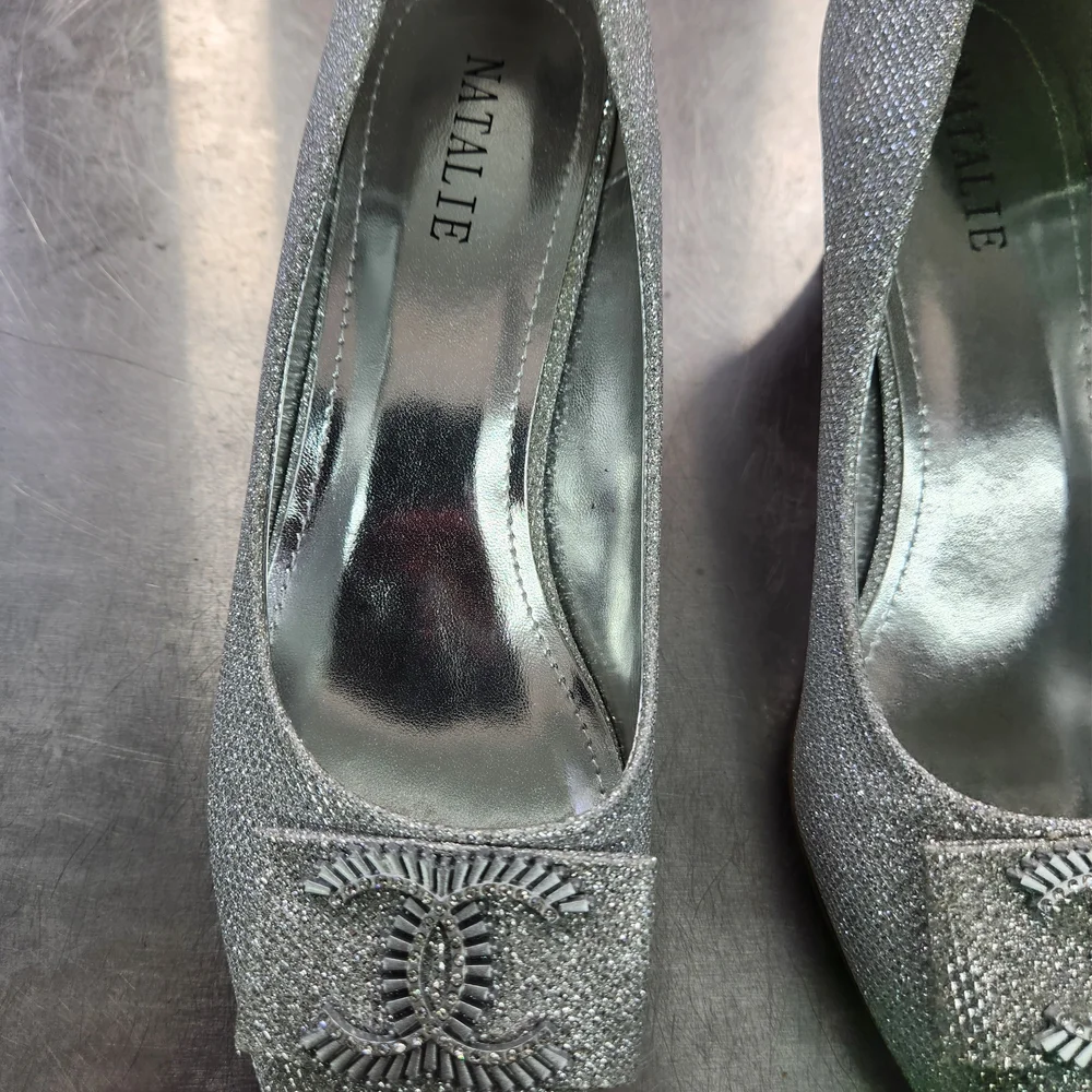 Natalie Silver Glitter Heel Pumps with C‎ Design On Front..size 9 Brand New
